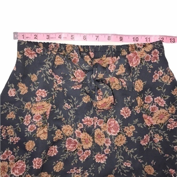 Express Floral Front Tie Shorts - Picture 4 of 7
